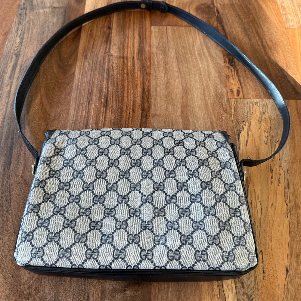 Gucci Authentic Vintage Medium GG Supreme Messenger Bag - Picture 11 of 15